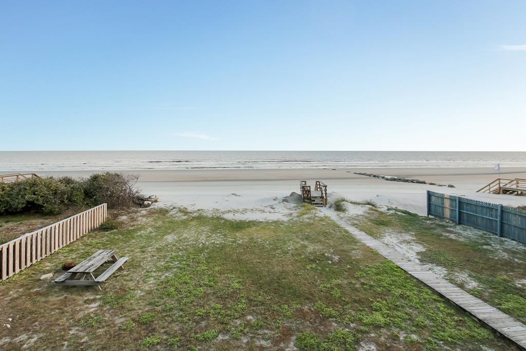 1605 E Ashley Upstairs 'Goode Ole Beach House' Ocean Front Vacation