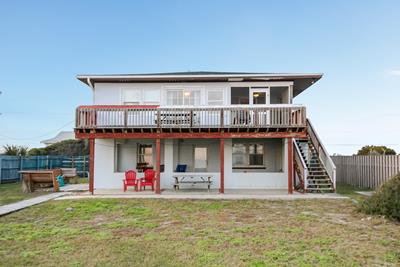 1605 E Ashley Upstairs 'Goode Ole Beach House'